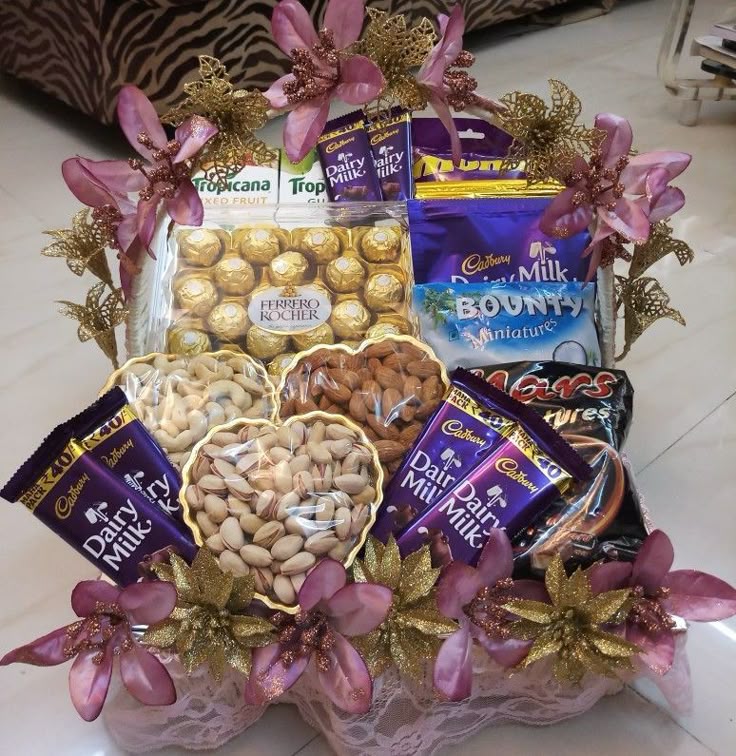 Deluxe chocolate and nuts combo gift hamper